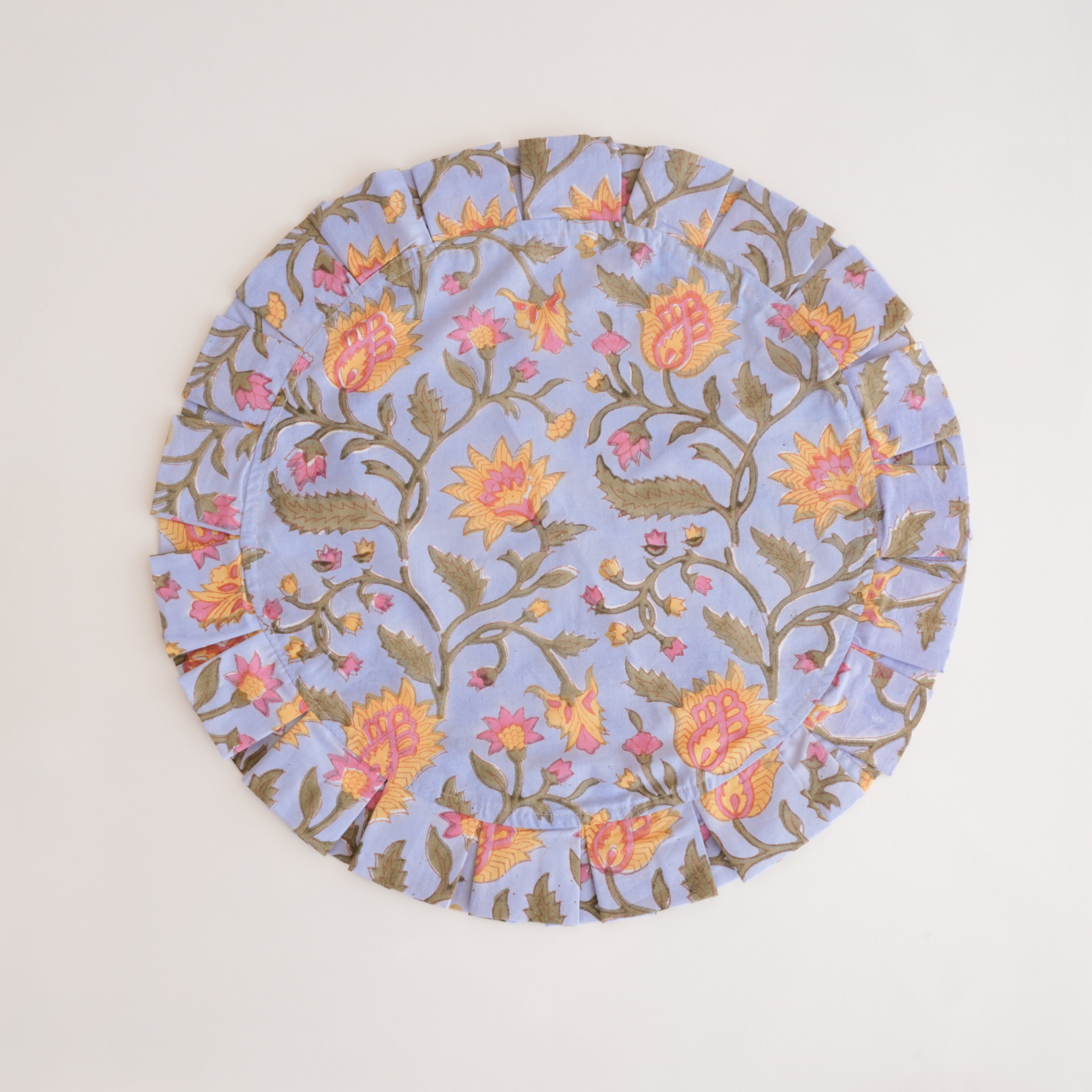 Round cotton ruffled placemat – ASHEN