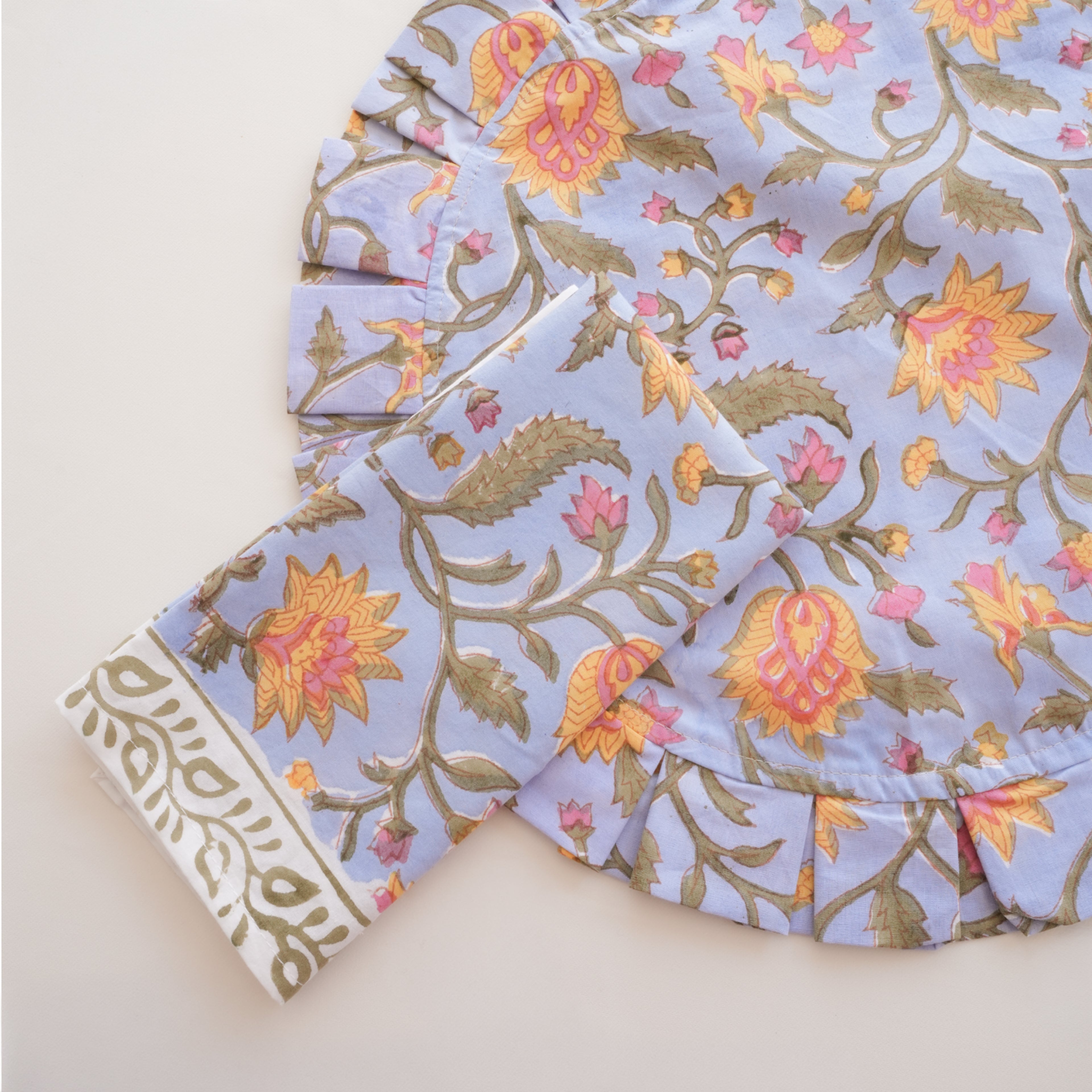 Round cotton ruffled placemat – ASHEN