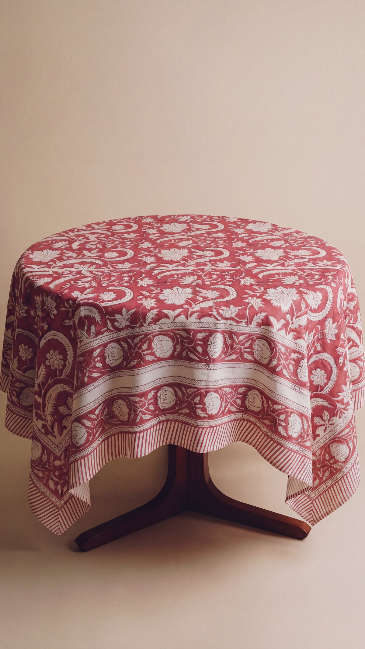 Cotton floral tablecloth - CRIMSON (150x225 cm / 180x300 cm)
