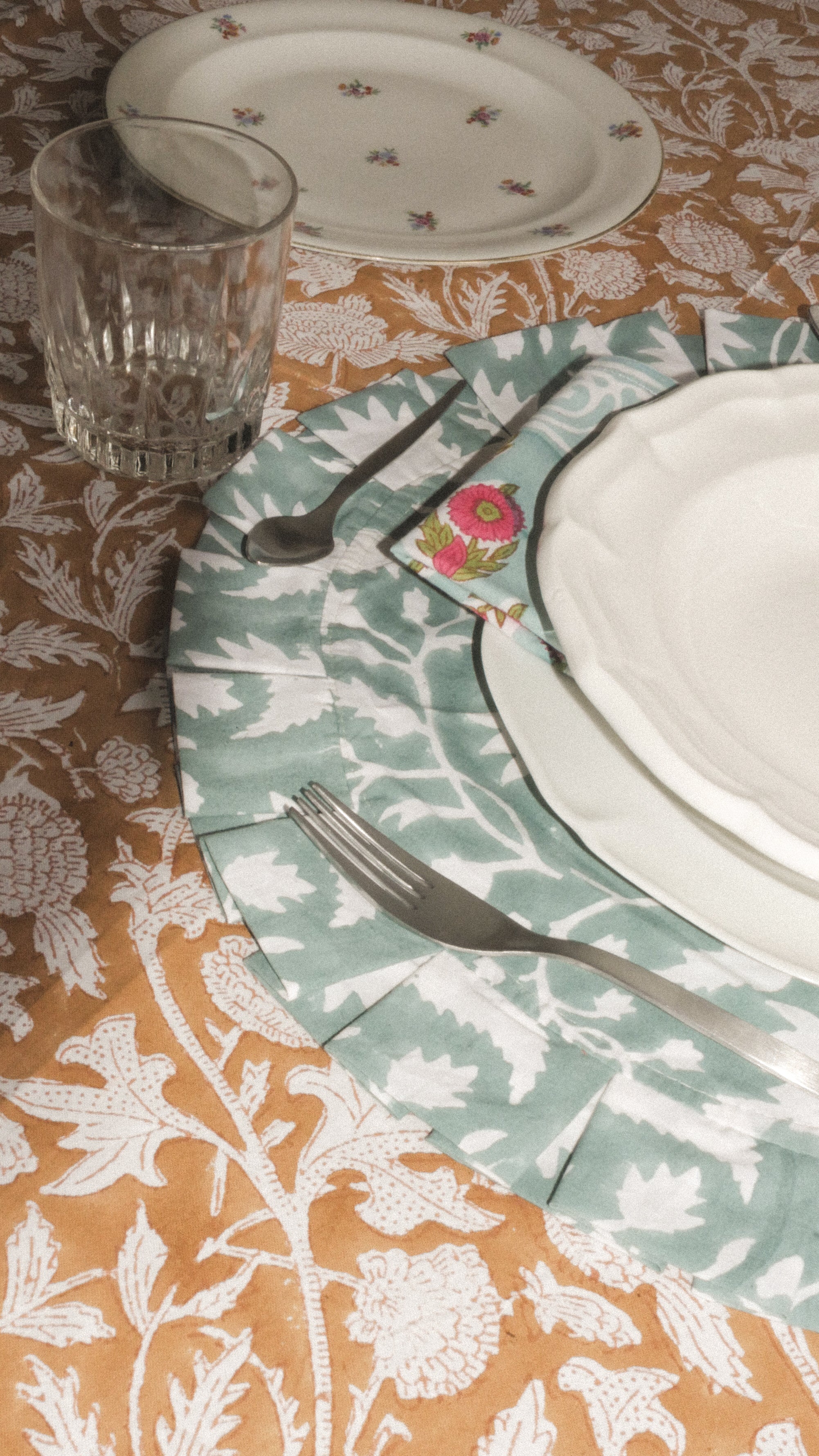Floral cotton tablecloth - AUBURN (150x225 cm)