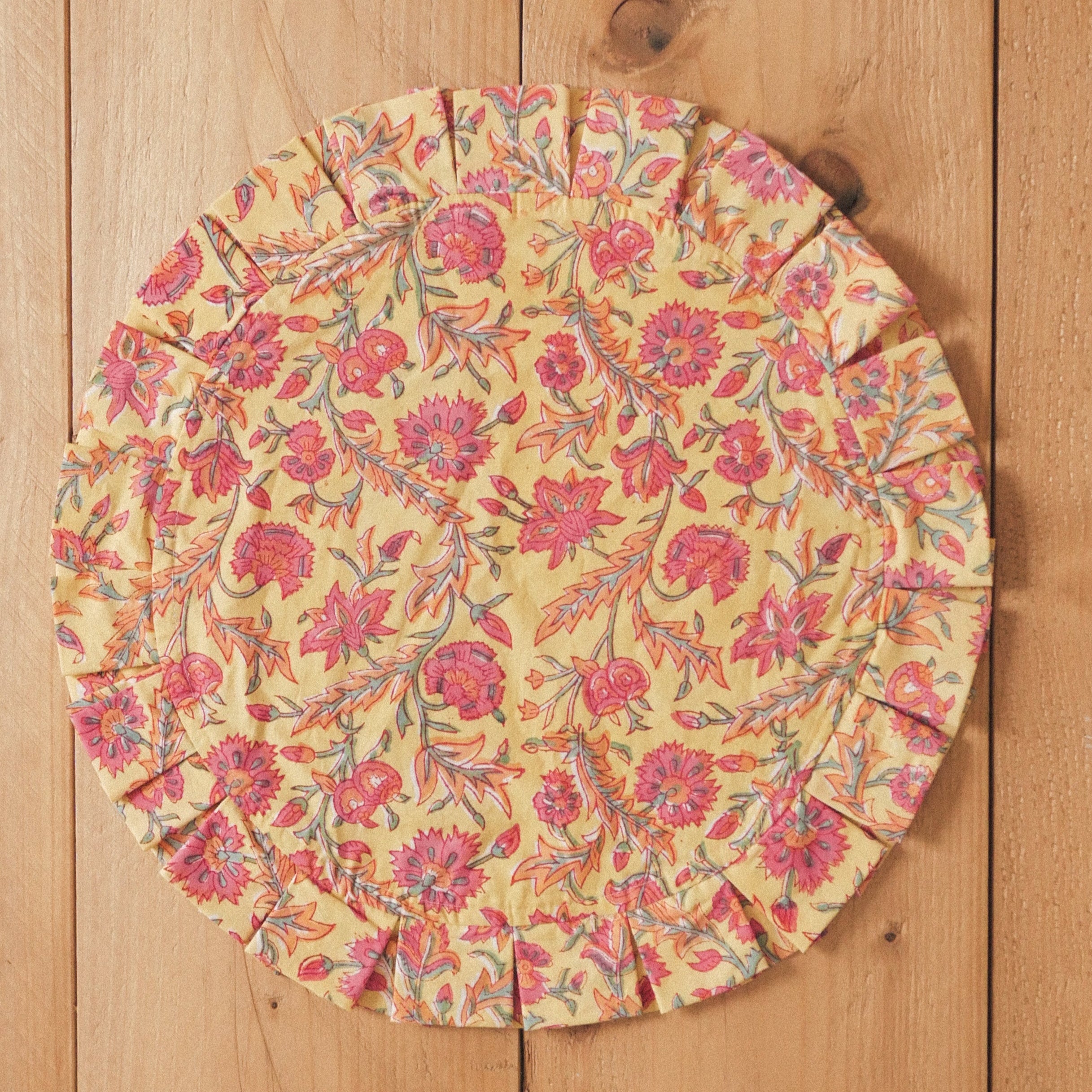 Round cotton ruffle placemat - BUTTER