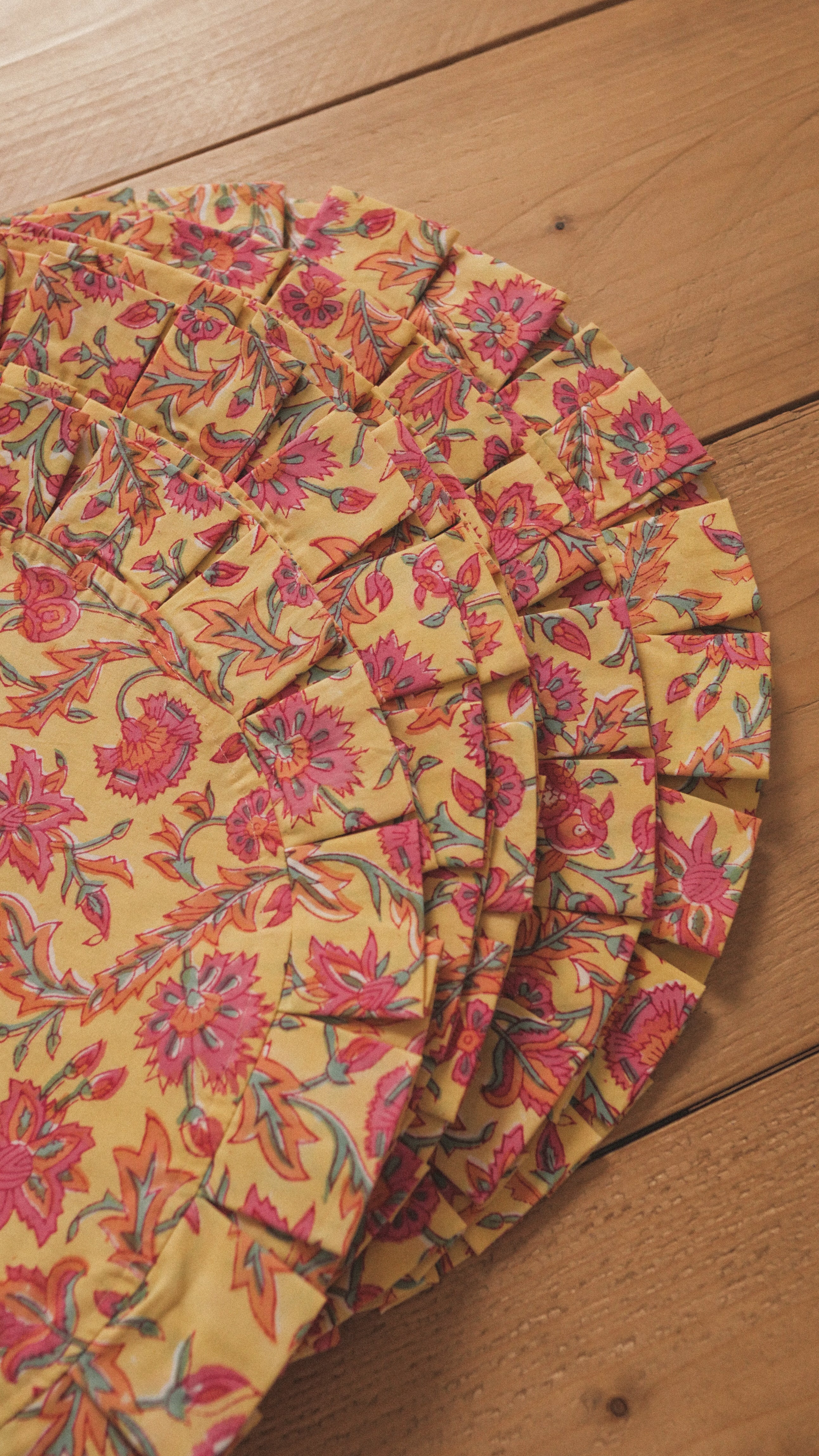 Round cotton ruffle placemat - BUTTER