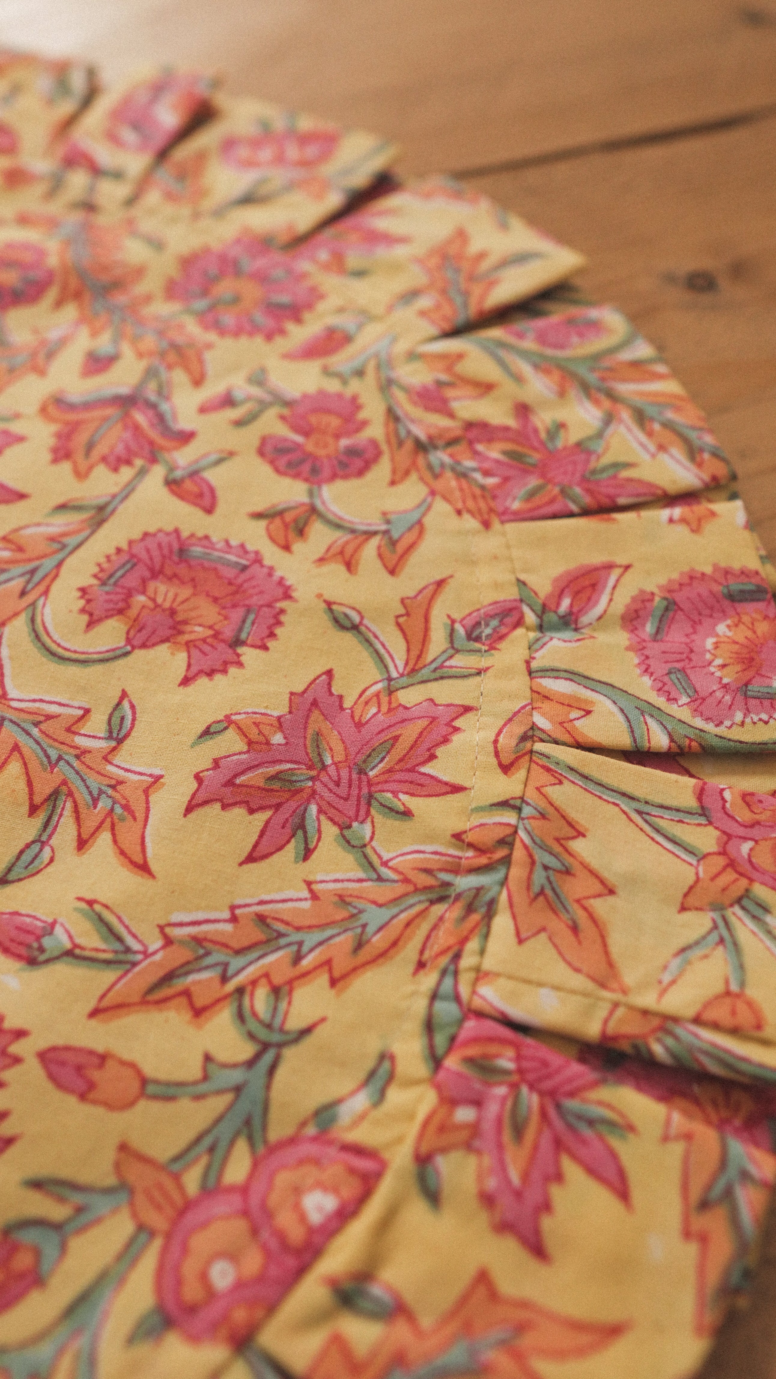 Round cotton ruffle placemat - BUTTER