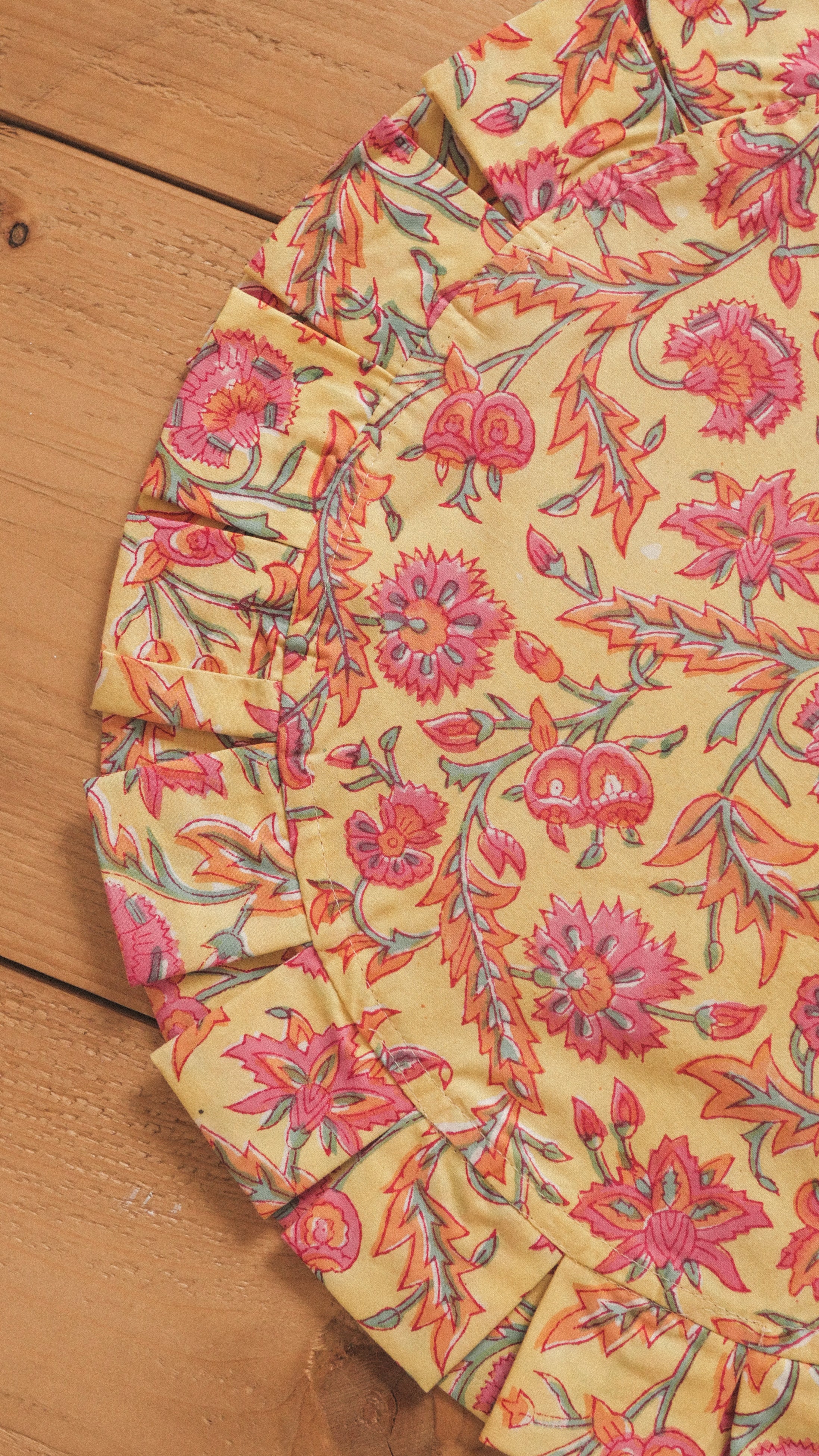 Round cotton ruffle placemat - BUTTER