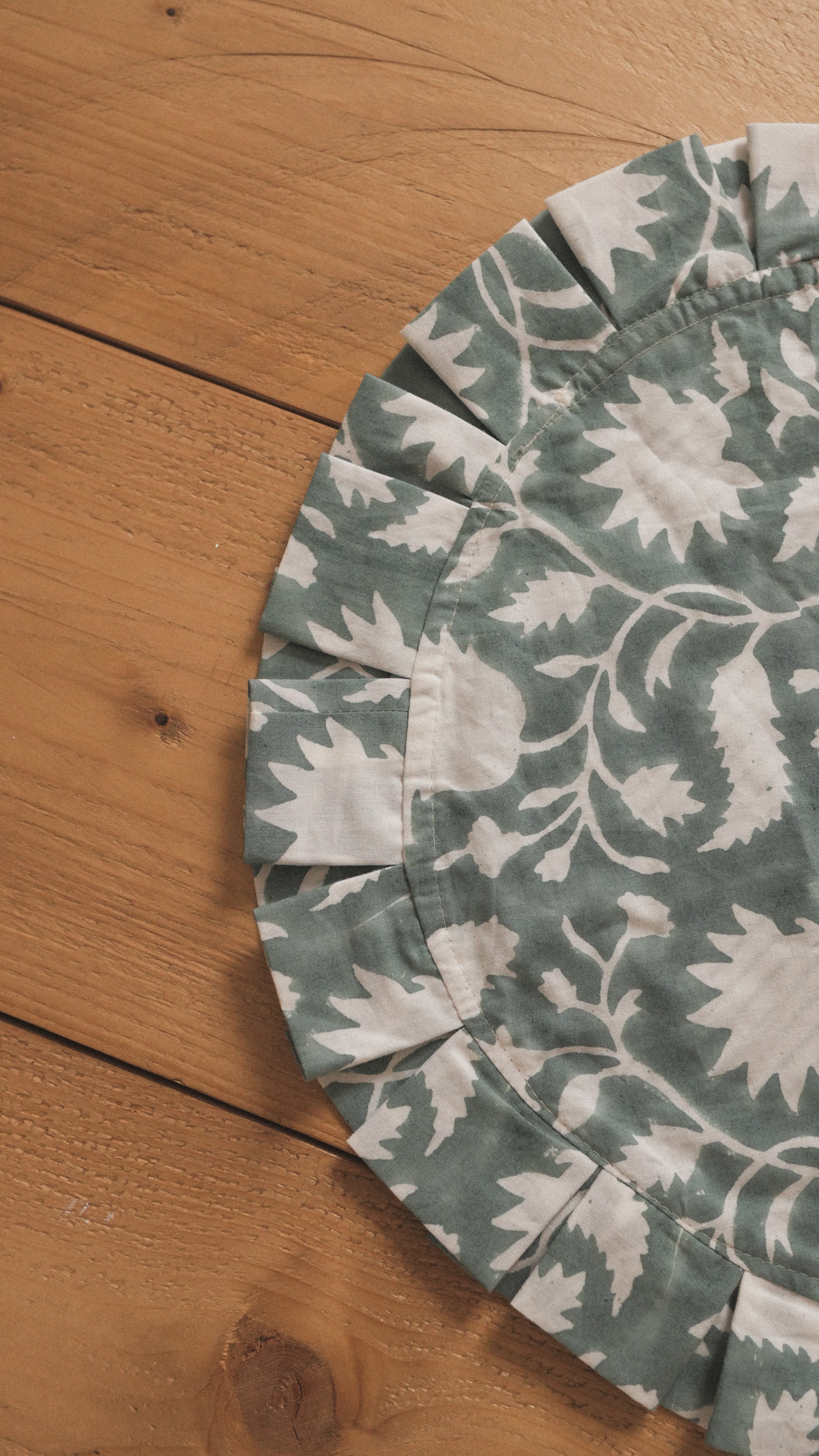 Round cotton ruffle placemat - Teal