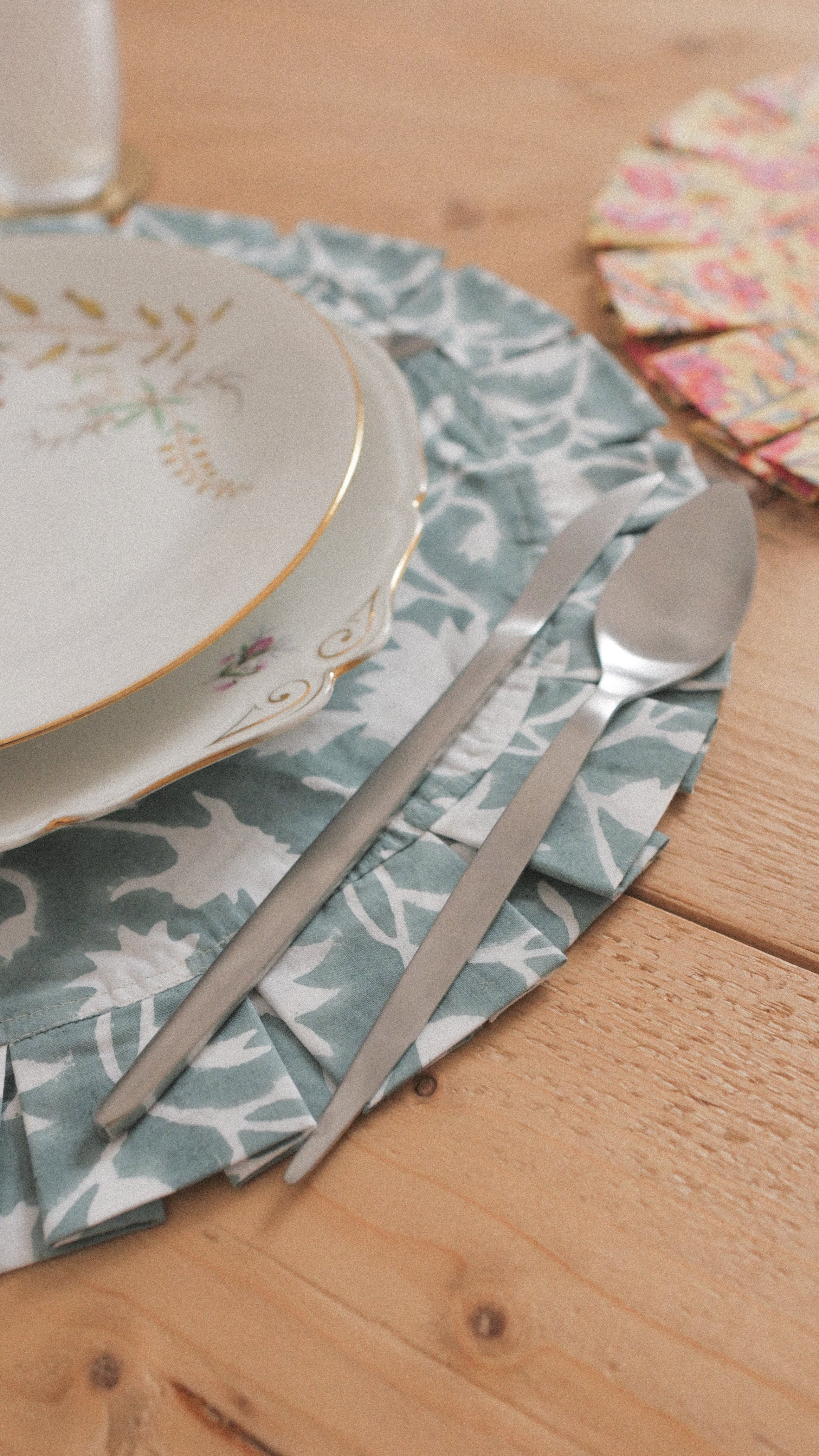 Round cotton ruffle placemat - Teal