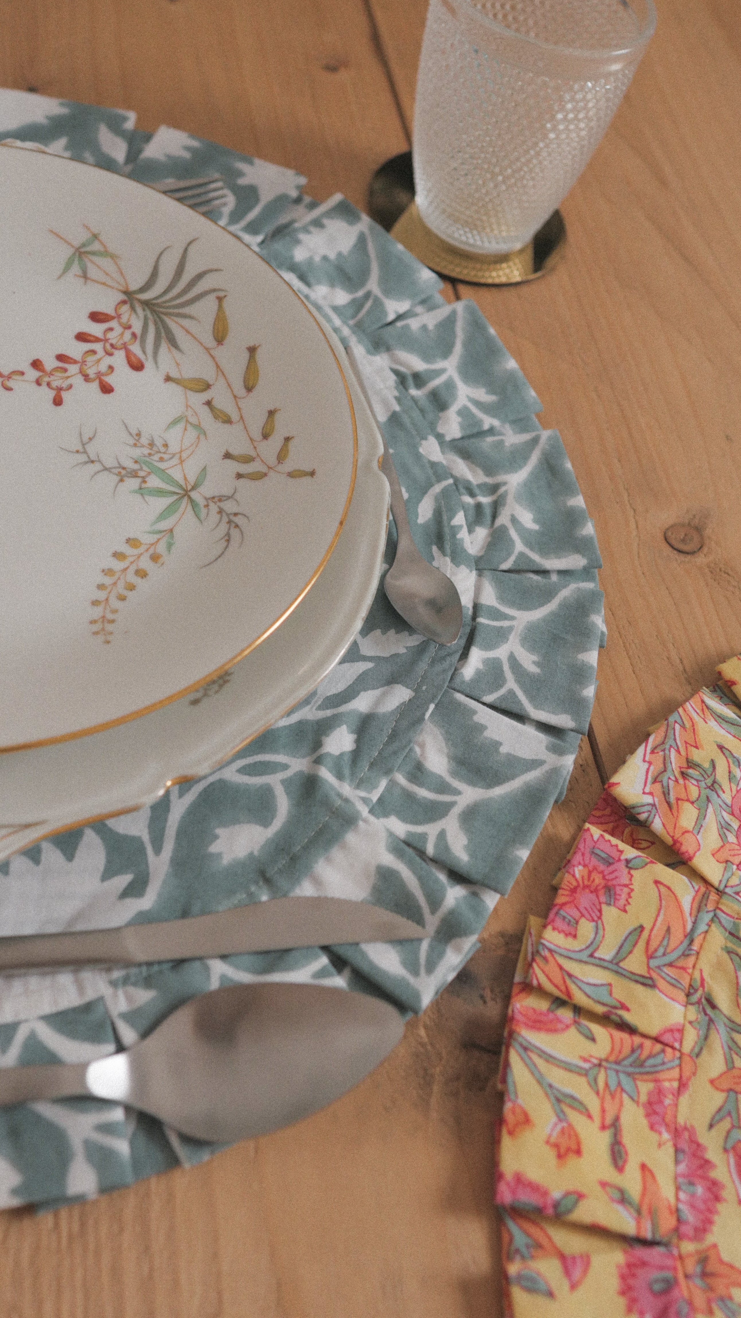Round cotton ruffle placemat - Teal