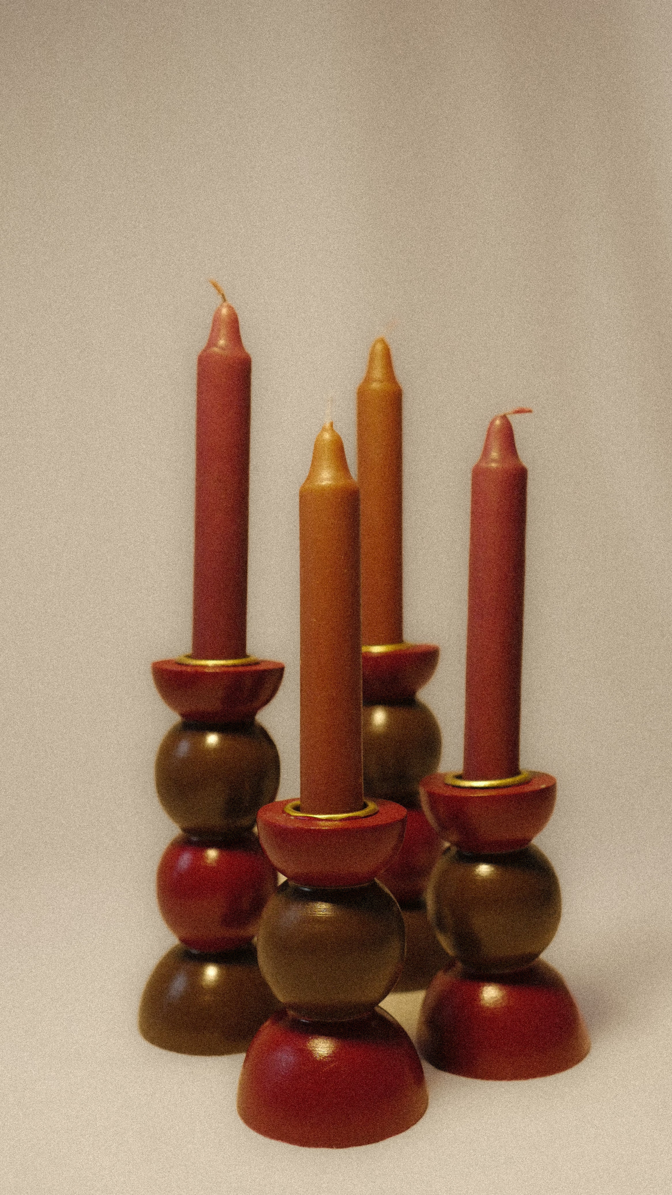 Round brown/maroon wooden candle holders - TONDA (Set of 2)