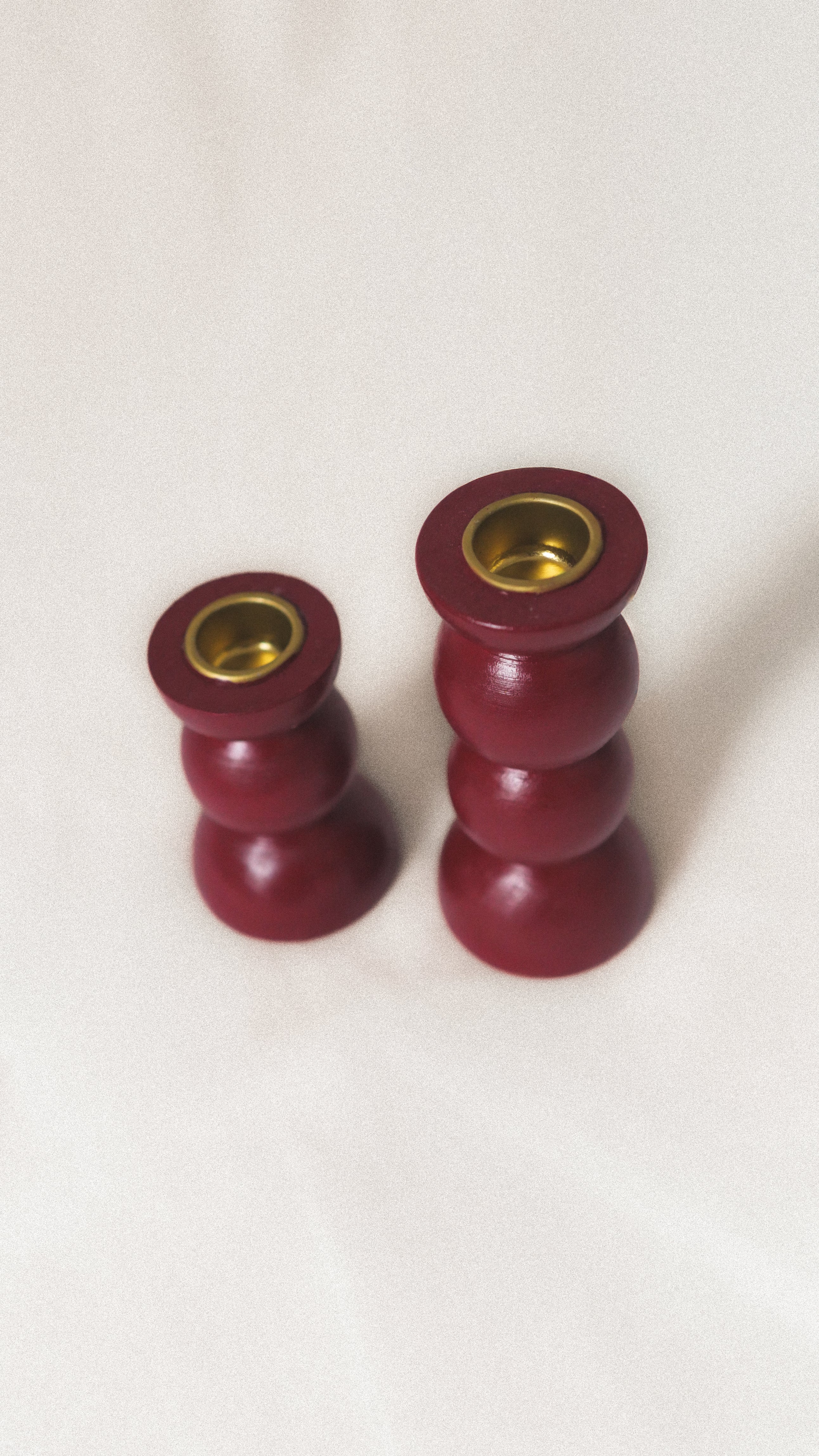 Round garnet wooden candle holders - TONDA (Set of 2)