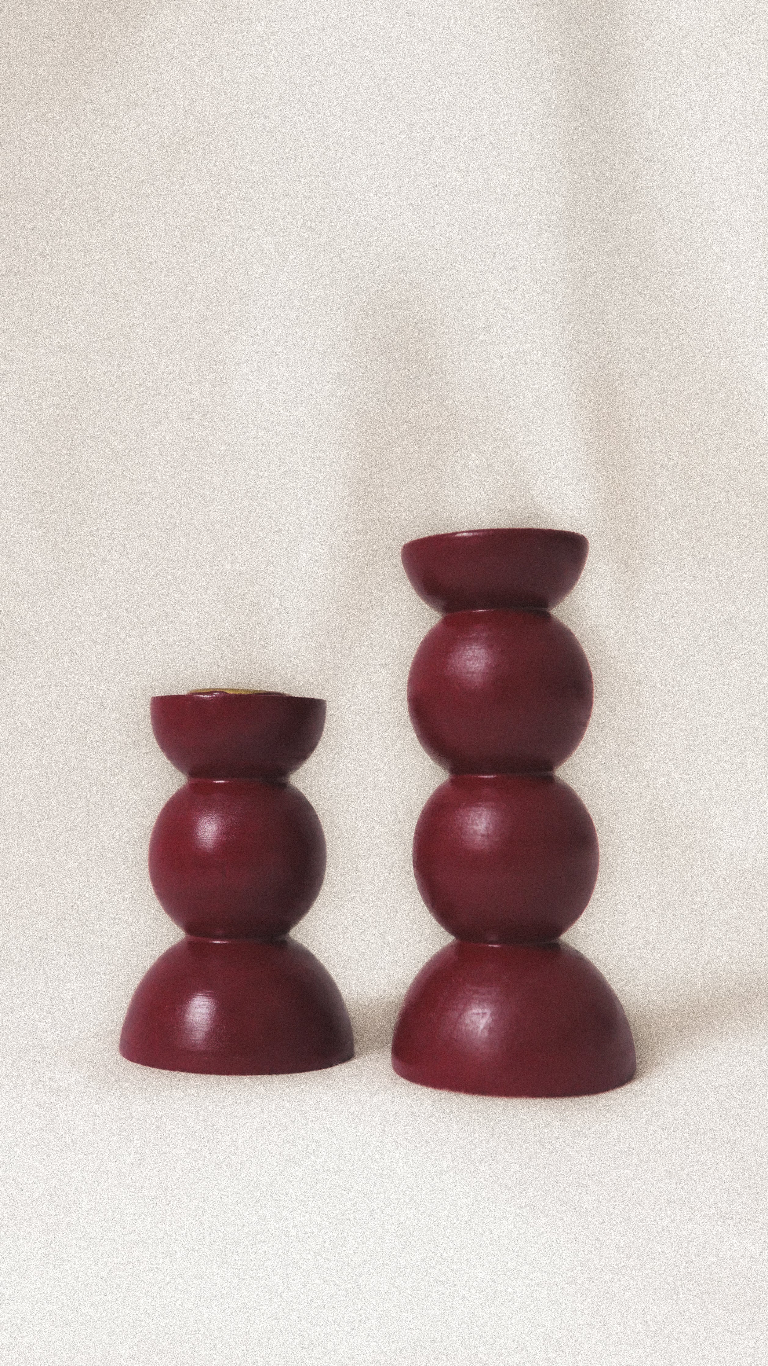 Round garnet wooden candle holders - TONDA (Set of 2)