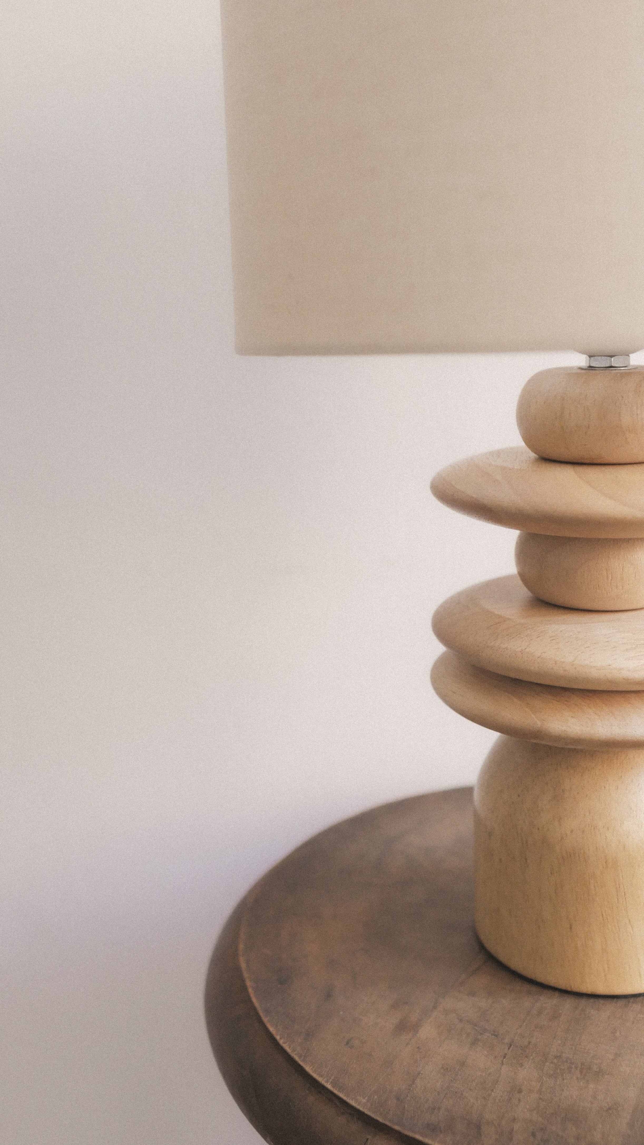 ELLISTON table lamp, wood and linen (25x25x40cm)