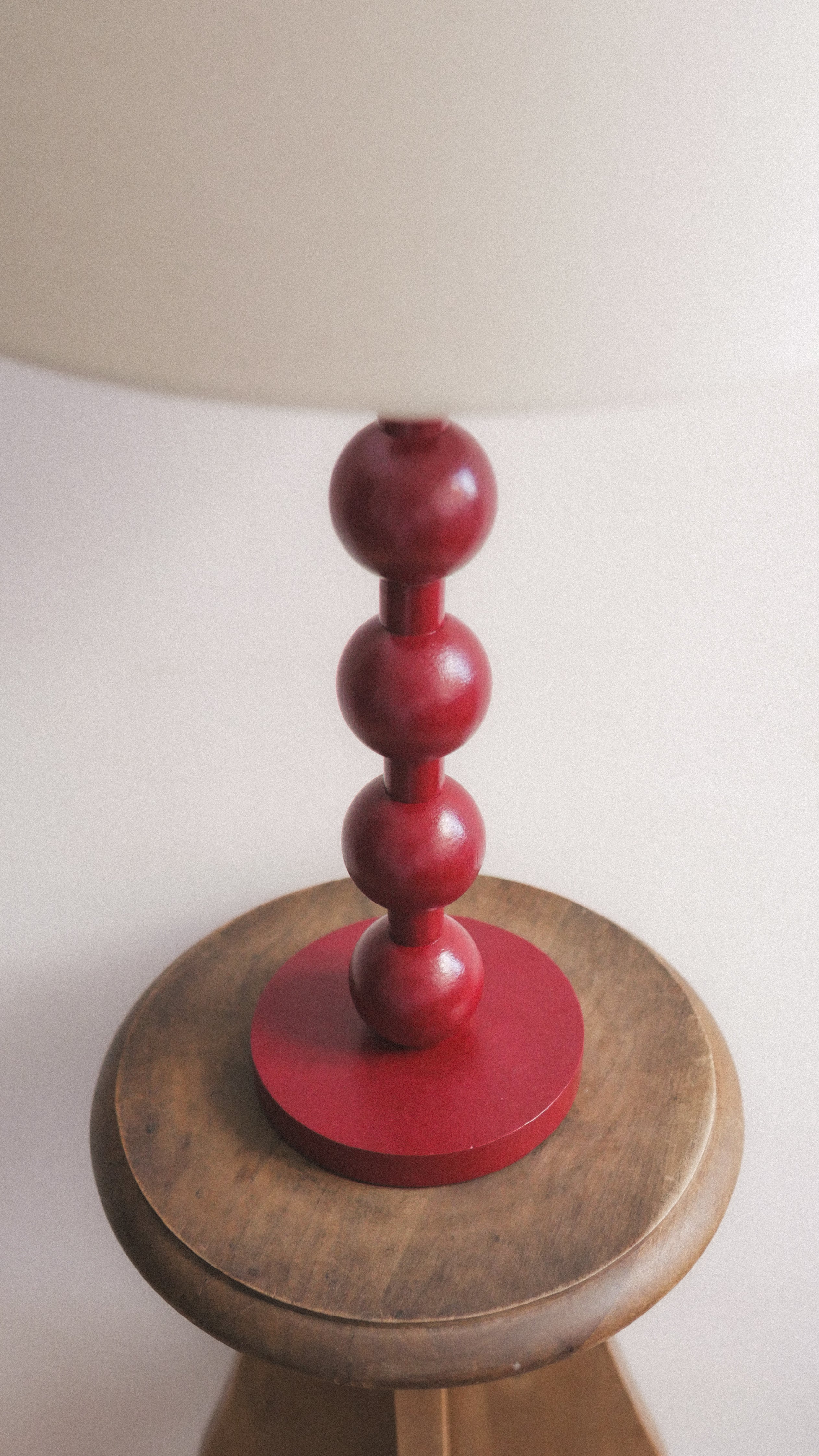 BOWDEN GRANATE table lamp with wooden and linen balls (32x32x56cm)