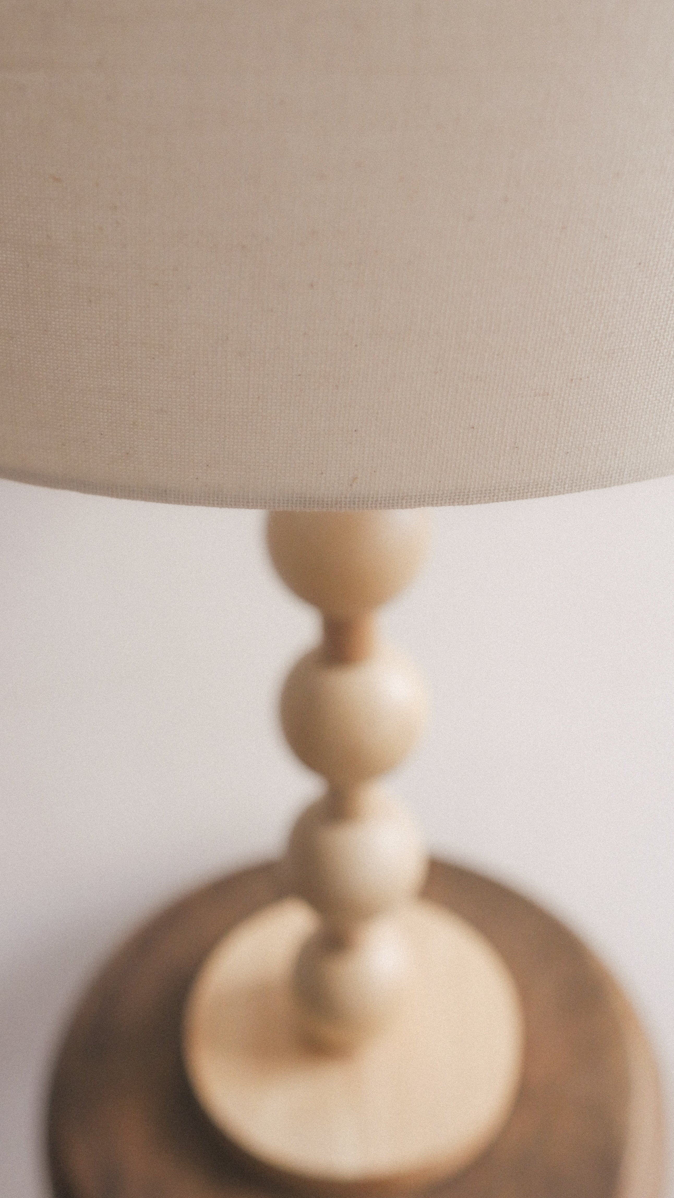 BOWDEN NATURAL table lamp with wooden and linen balls (32x32x56cm)