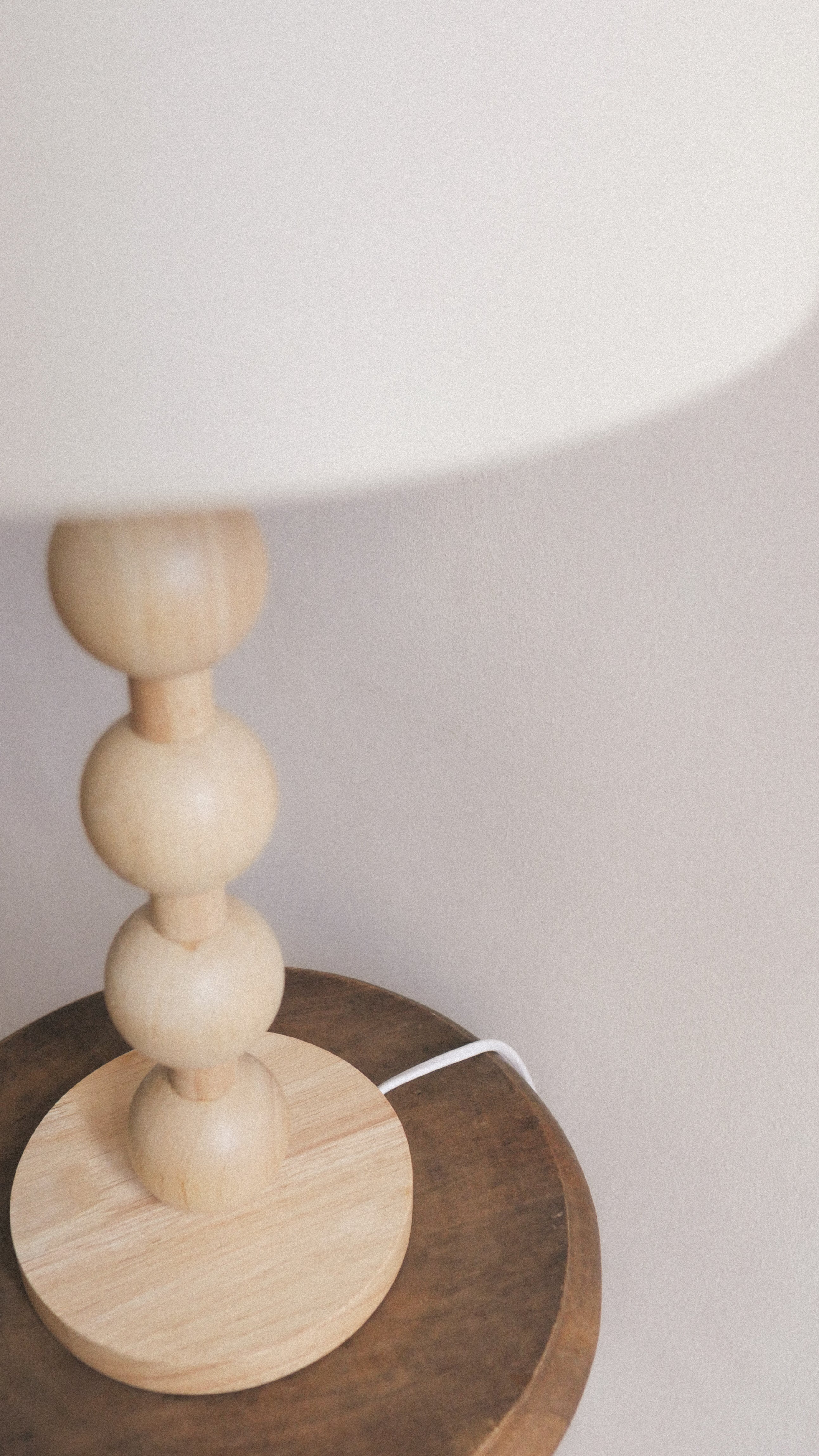 BOWDEN NATURAL table lamp with wooden and linen balls (32x32x56cm)