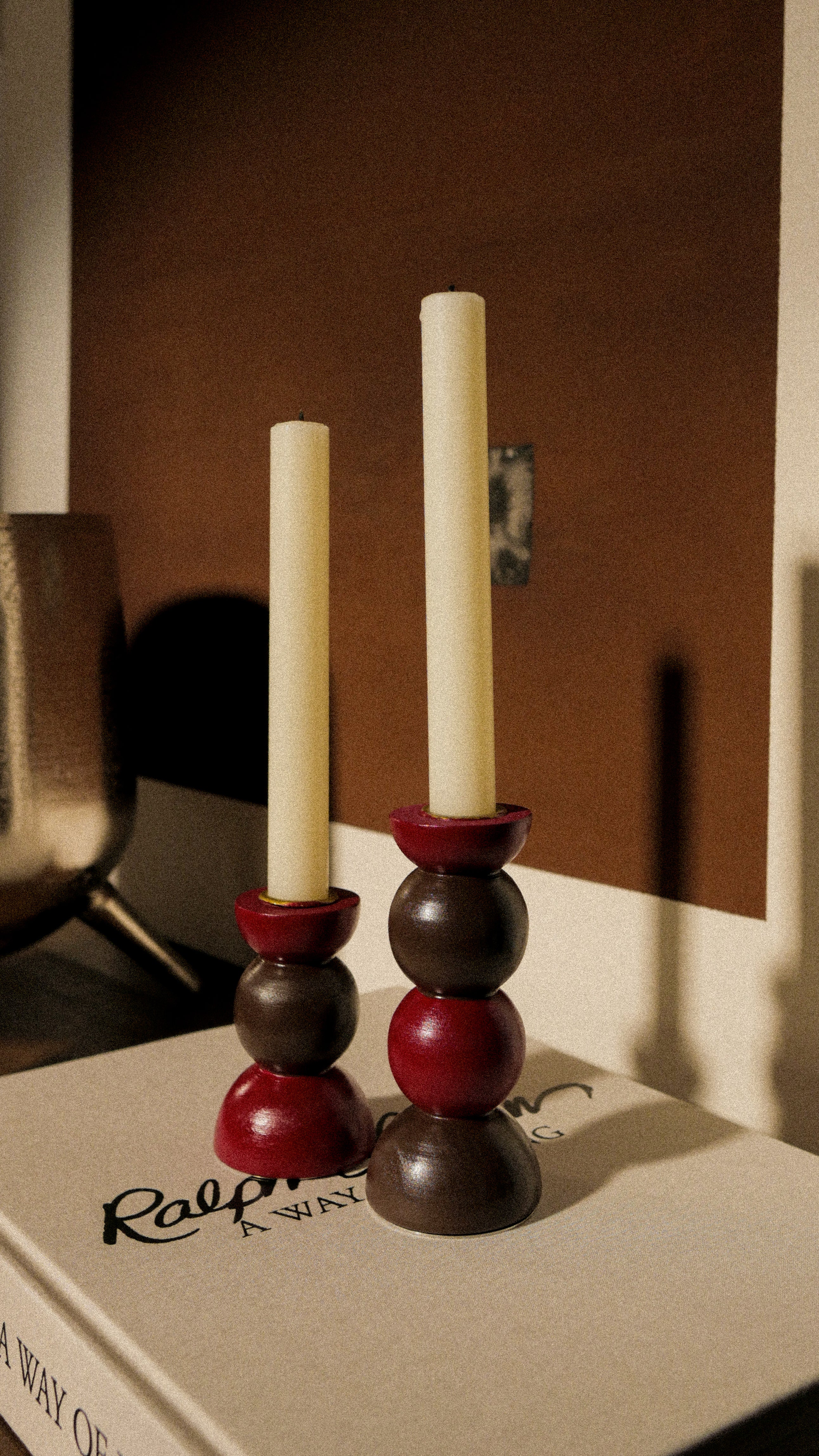 Round brown/maroon wooden candle holders - TONDA (Set of 2)
