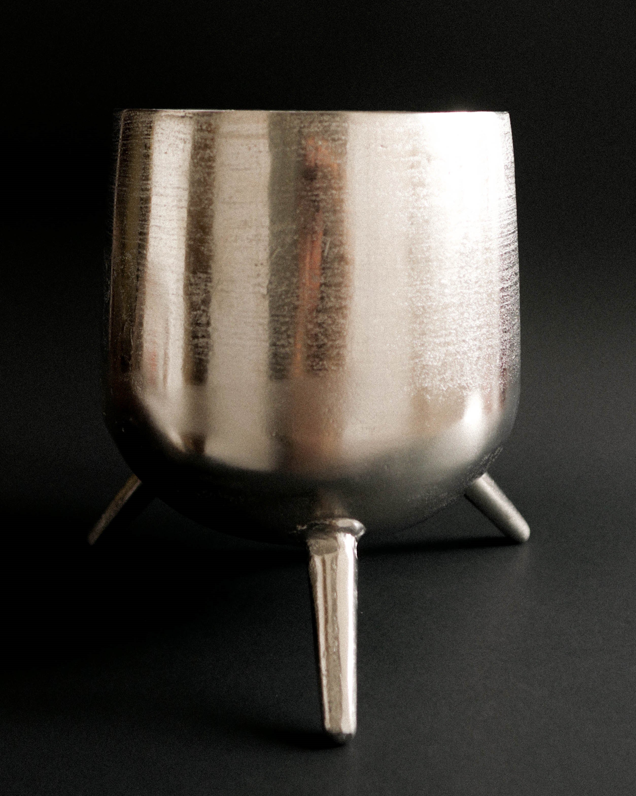 Aluminum sculptural centerpiece - ROGAN (21x21x25cm)