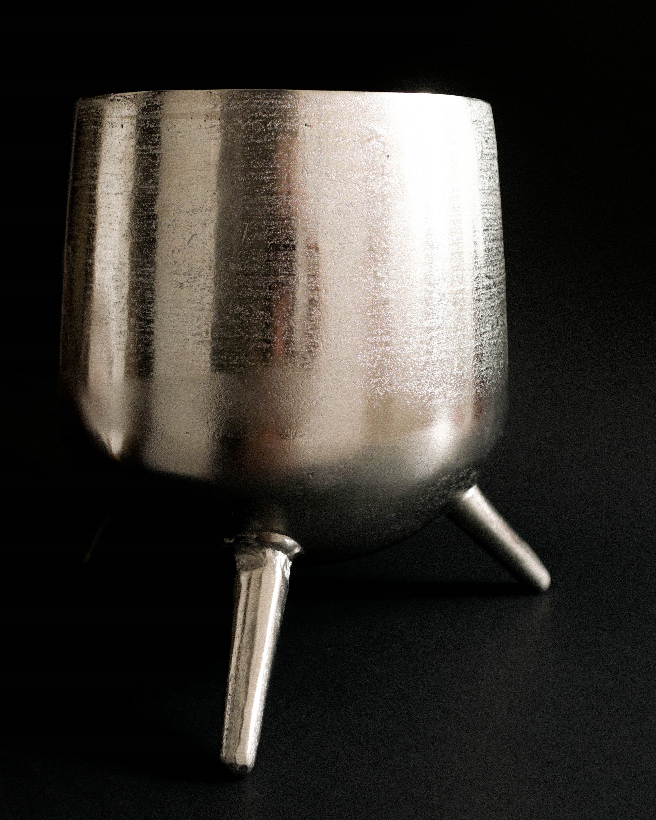 Aluminum sculptural centerpiece - ROGAN (21x21x25cm)