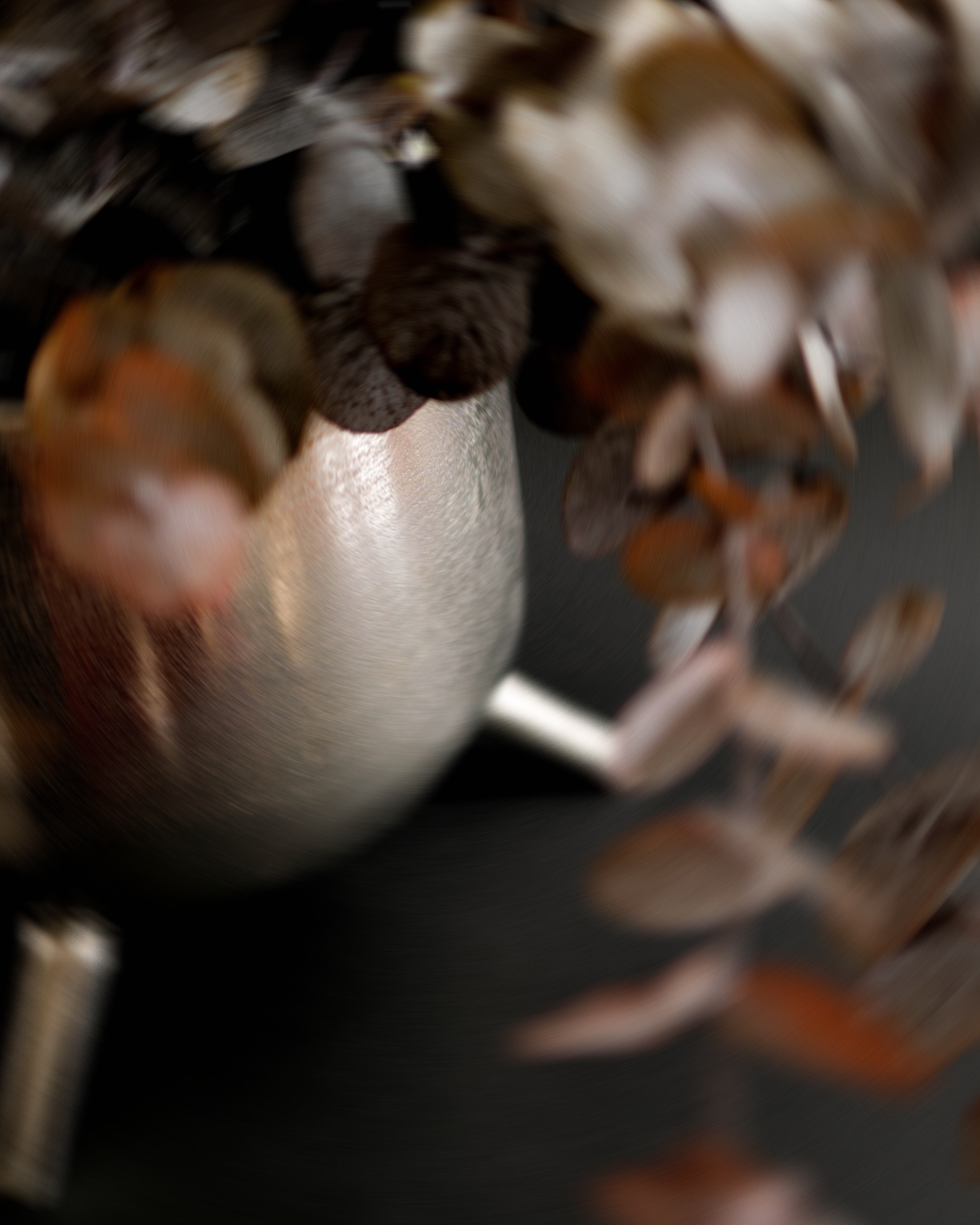 Aluminum sculptural centerpiece - ROGAN (21x21x25cm)