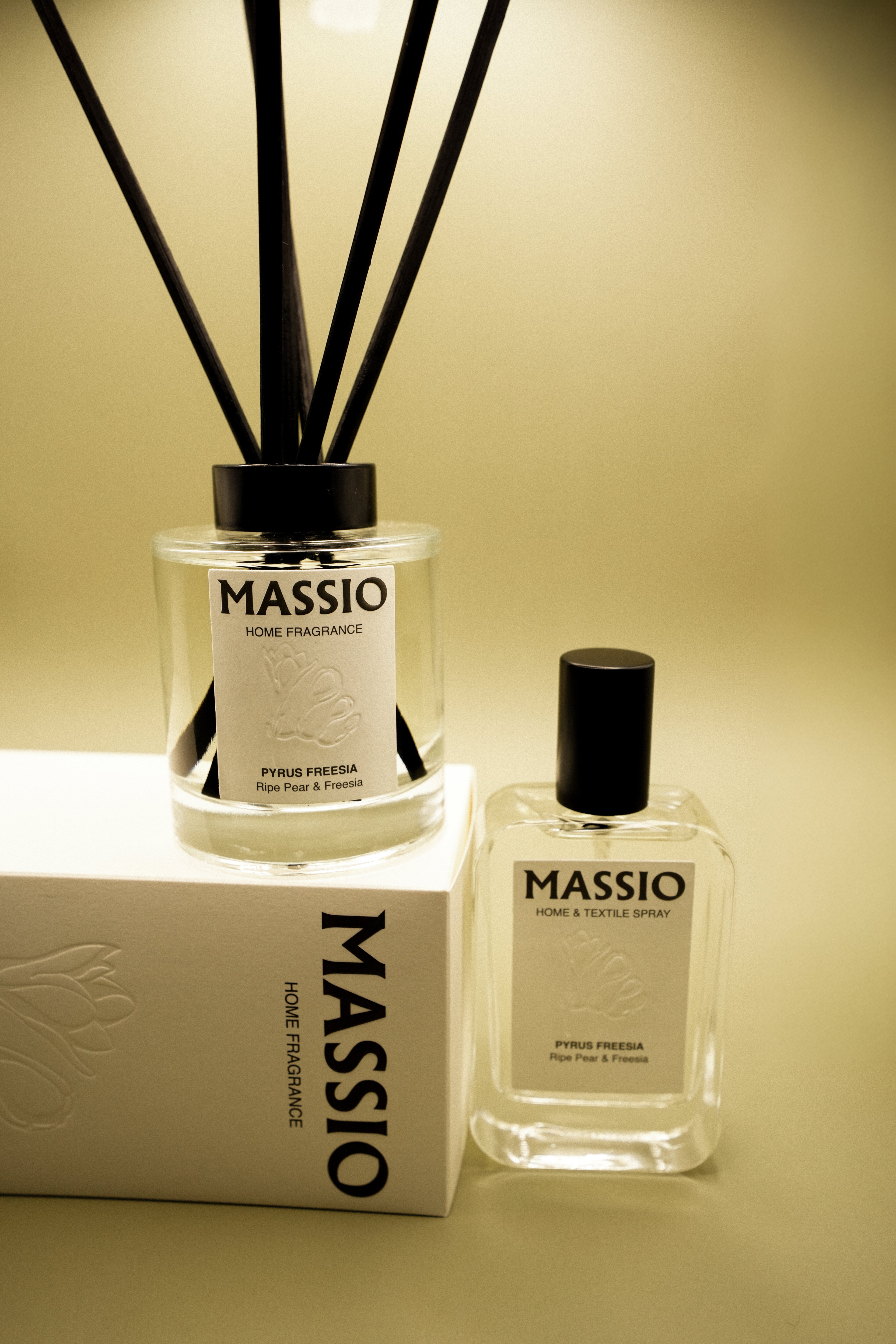 Combo Difusor Mikado y Spray Hogar Pyrus Freesia