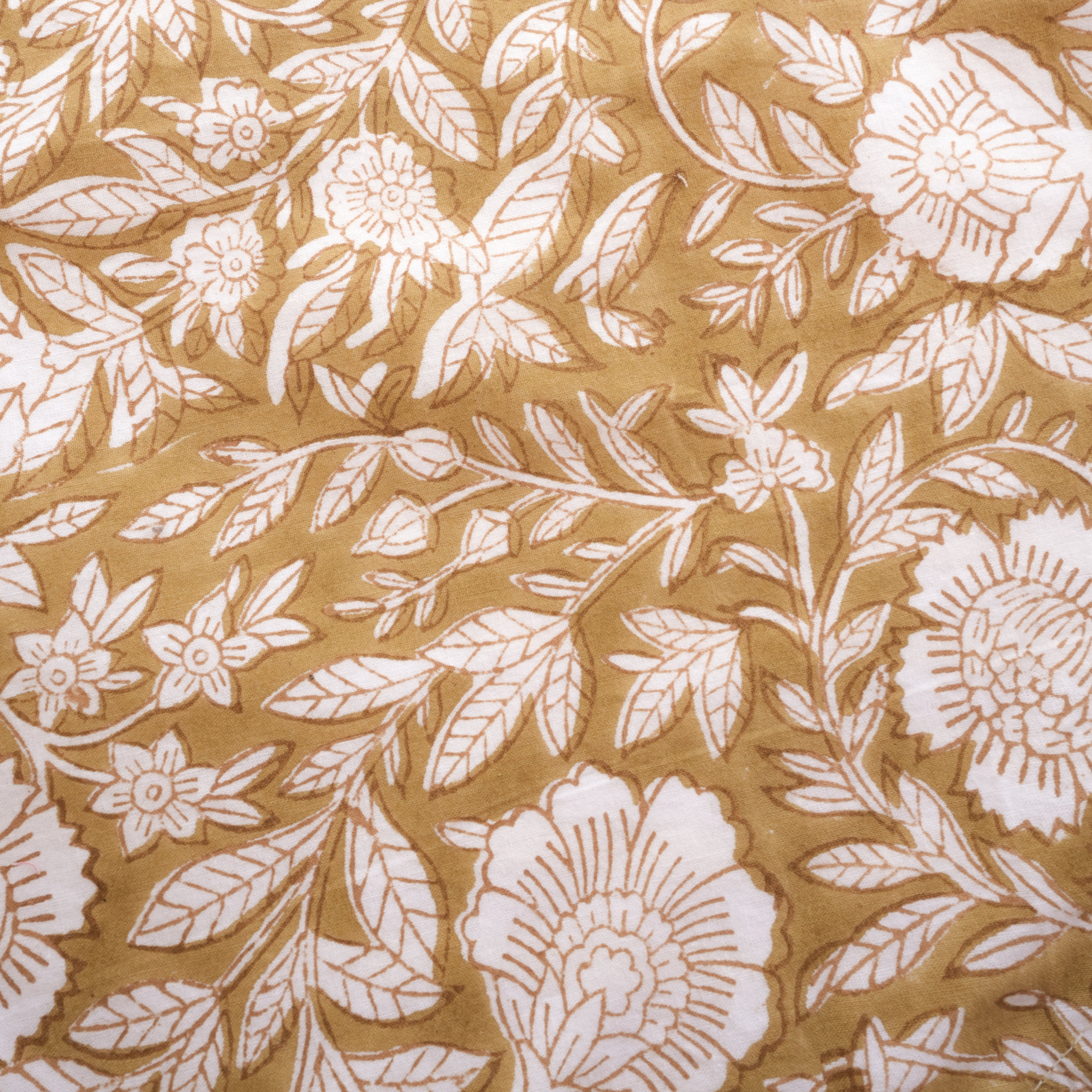 Round cotton ruffled placemat - SAFFRON
