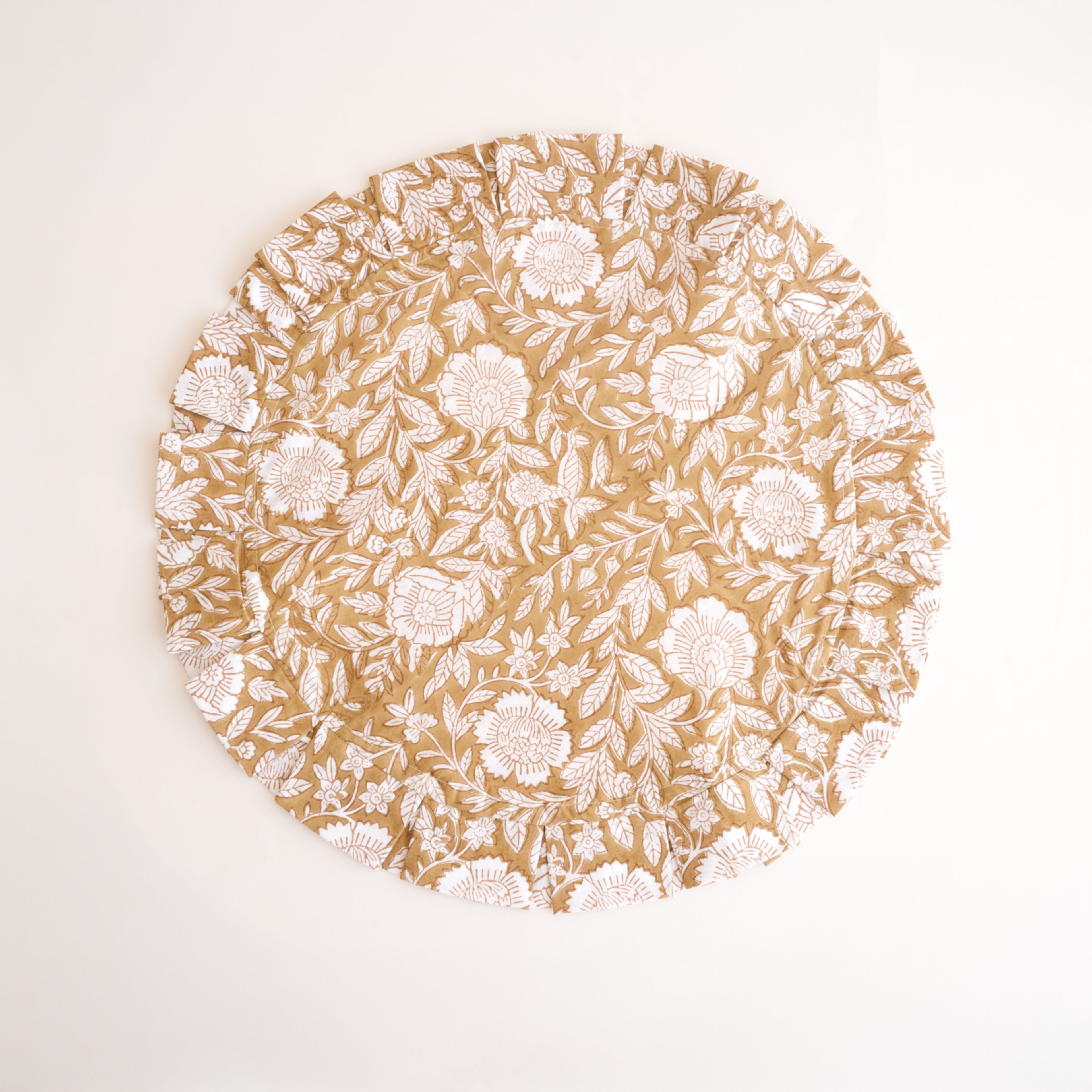 Round cotton ruffled placemat - SAFFRON