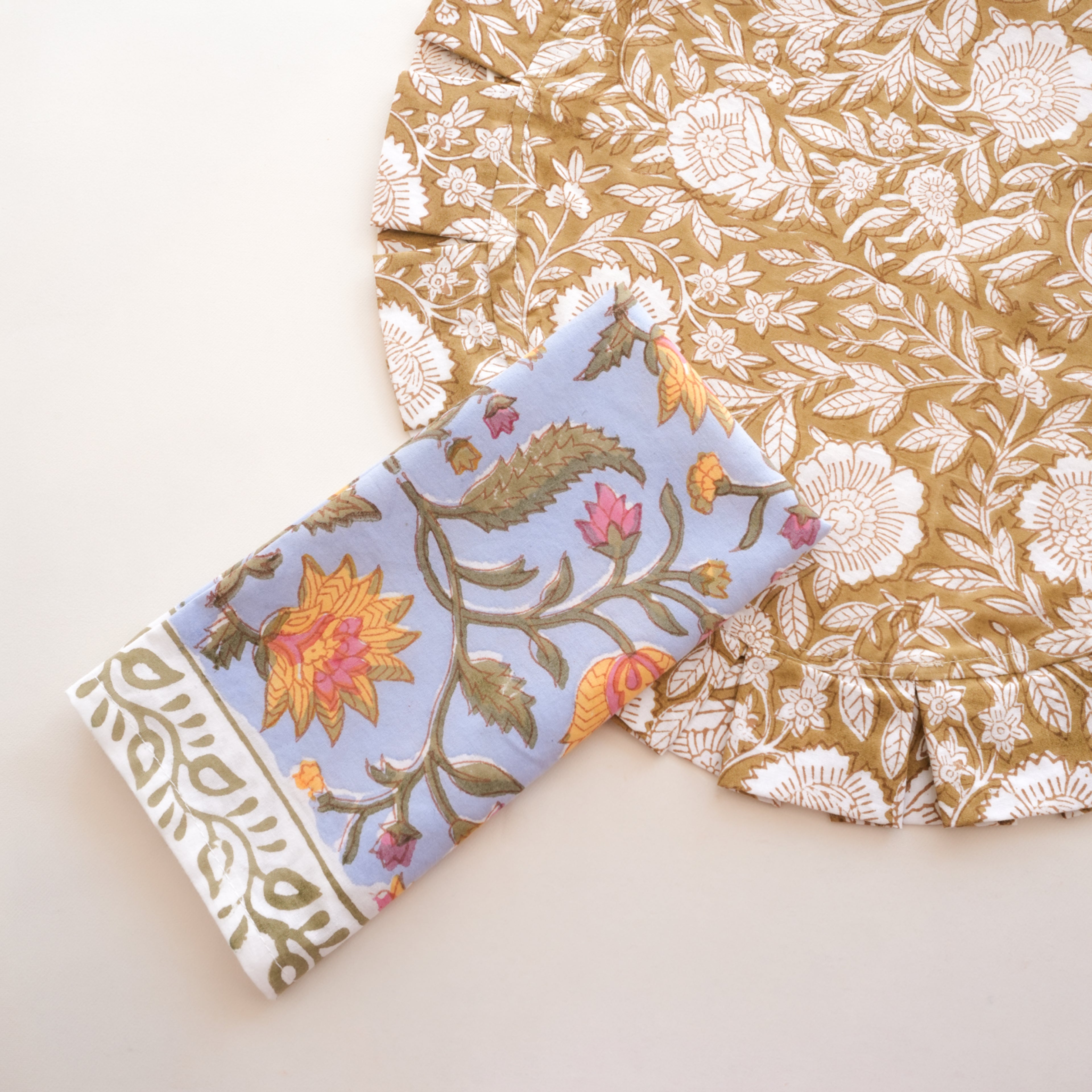 Round cotton ruffled placemat - SAFFRON