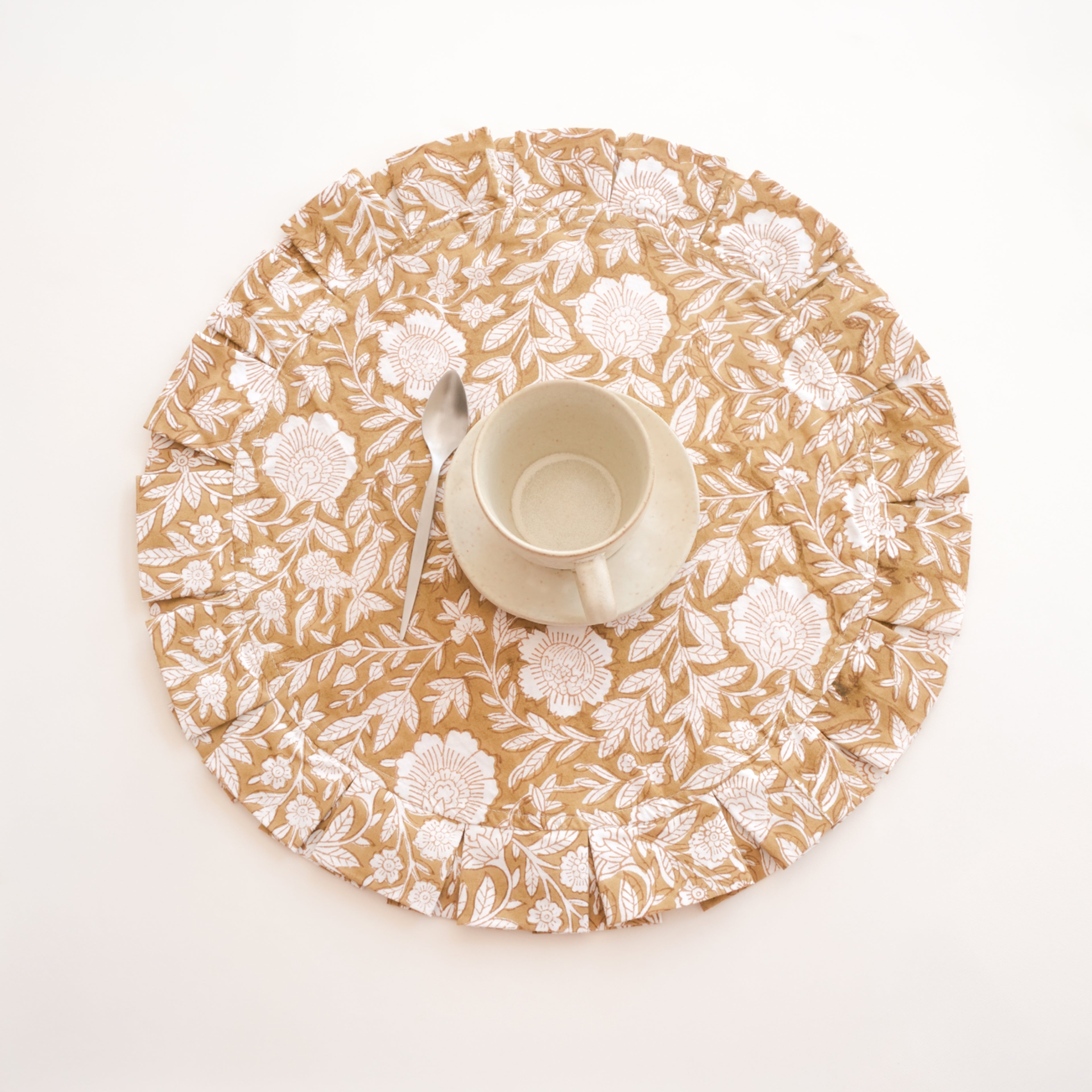 Round cotton ruffled placemat - SAFFRON